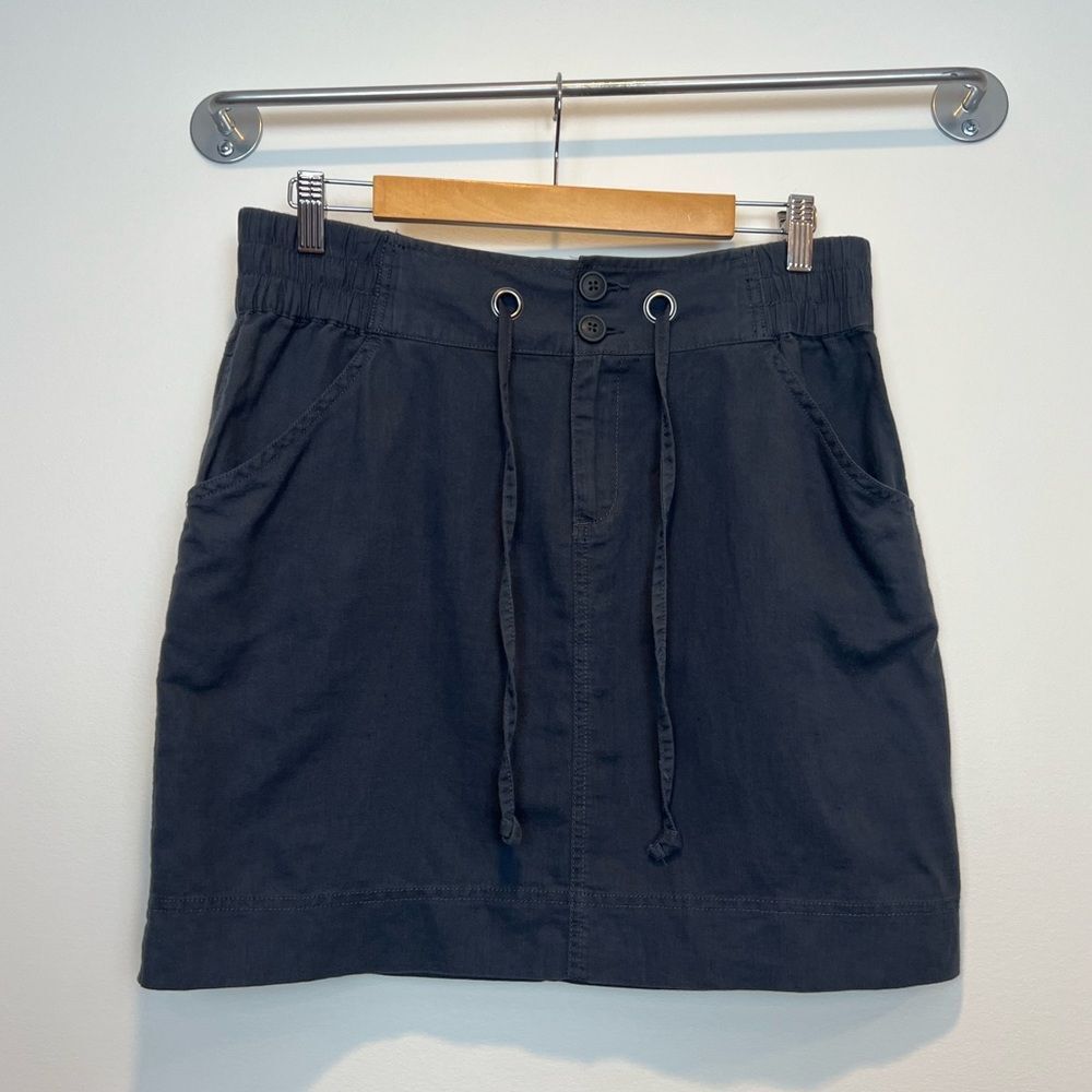 Columbia Linen Athletic Skirt with Tie and Button Front SZ 10 Navy color